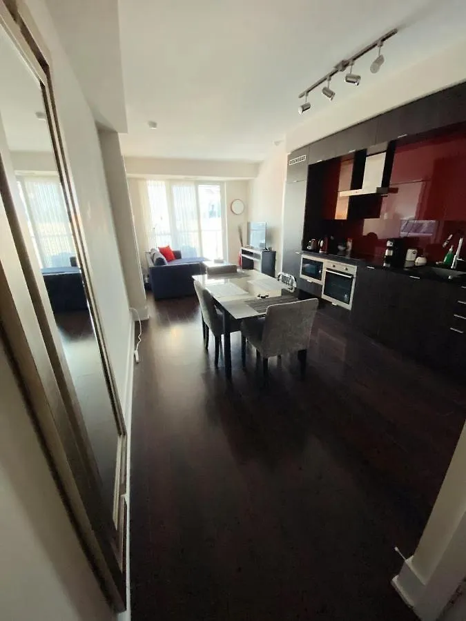 Luxury Condo On Cn Tower Toronto